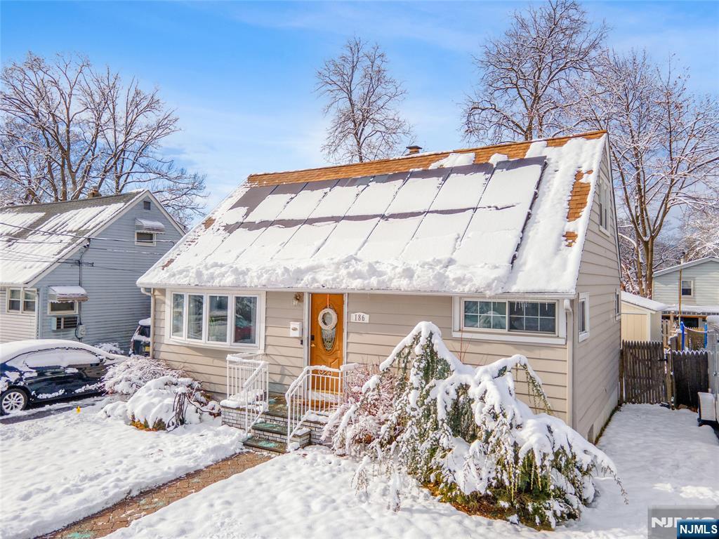 186 10th Avenue - Photo 2