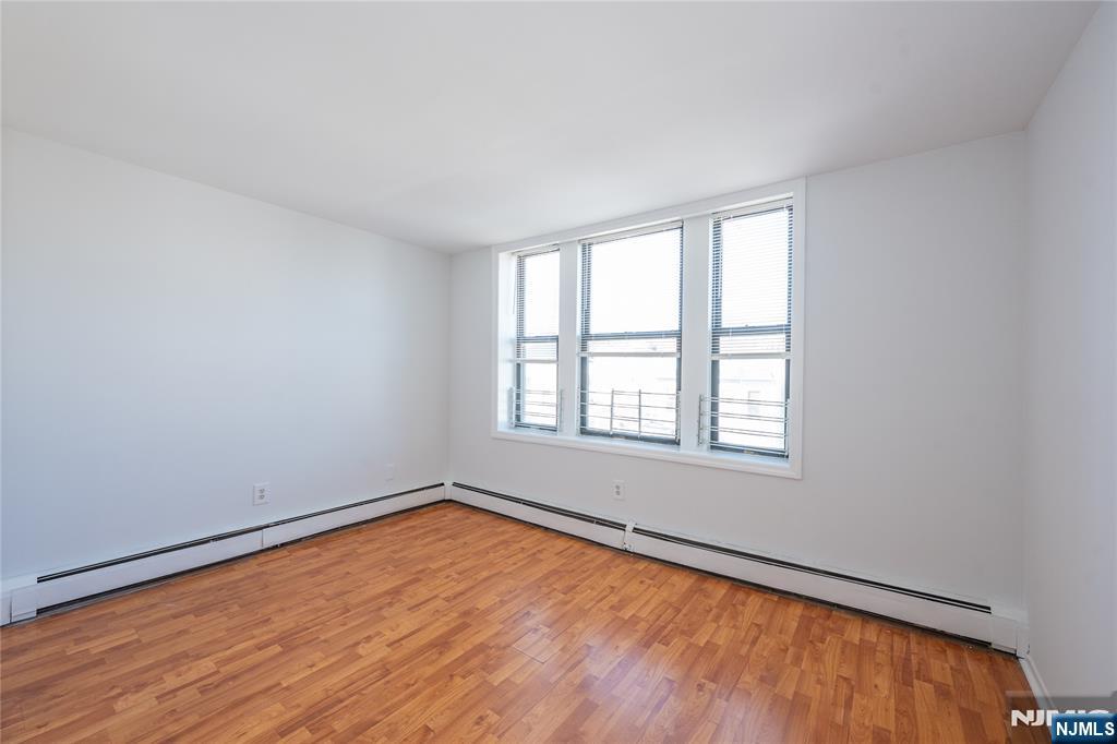 787 Summit Avenue #11