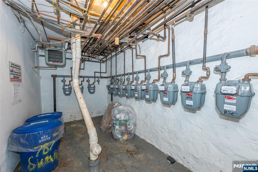 787 Summit Avenue #11