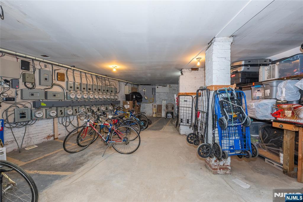 787 Summit Avenue #11