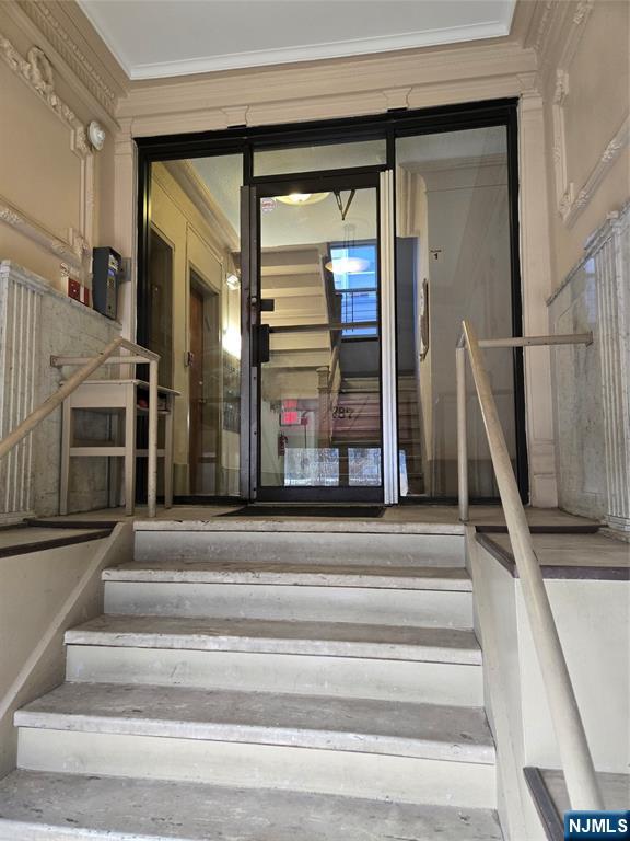 787 Summit Avenue #11