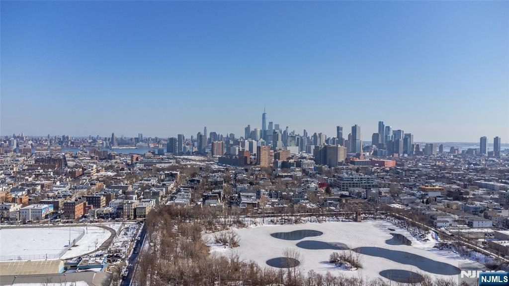 787 Summit Avenue #11