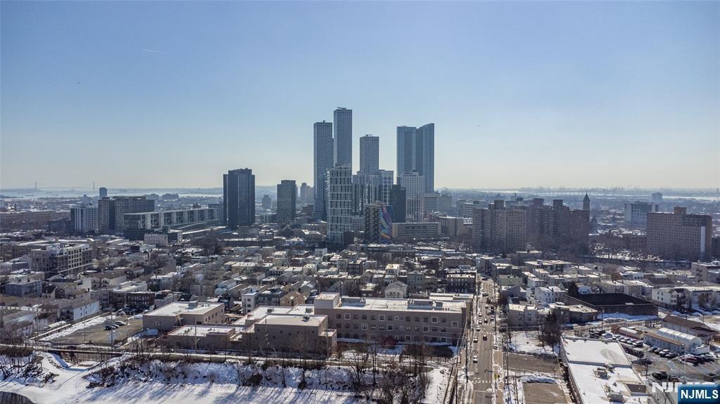 787 Summit Avenue #11