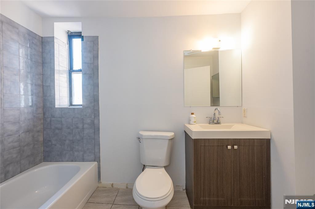 787 Summit Avenue #11