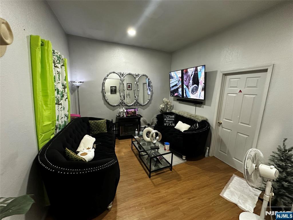 366 Summer Avenue - Photo 2