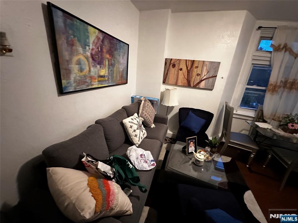 366 Summer Avenue - Photo 3