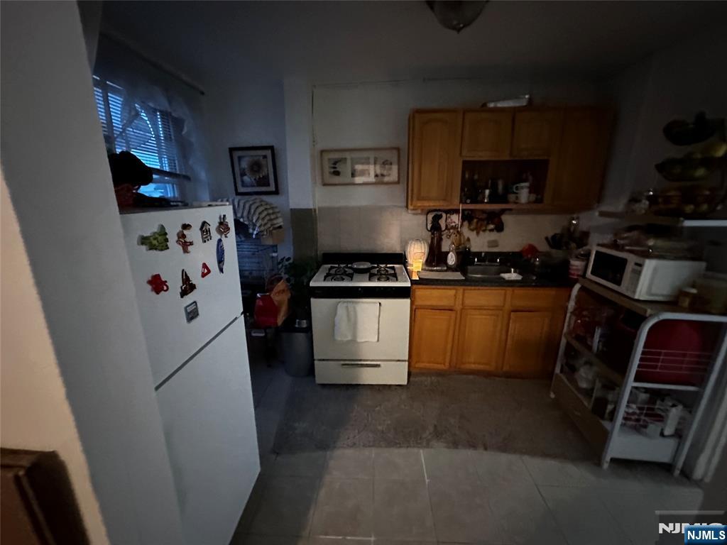 366 Summer Avenue - Photo 5