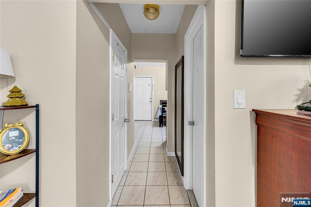 527 34th Street D2 - Photo 5