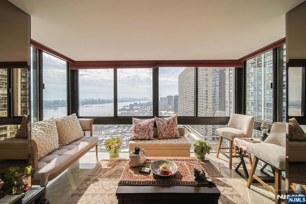 $1,150,000 Condo