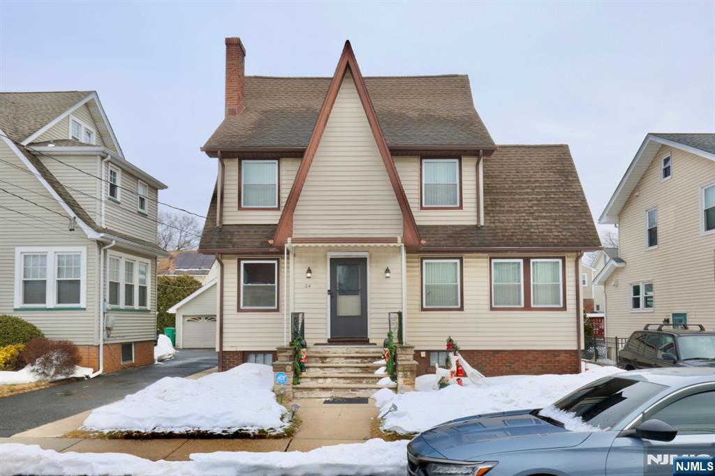 24 Hewitt Avenue - Photo 1