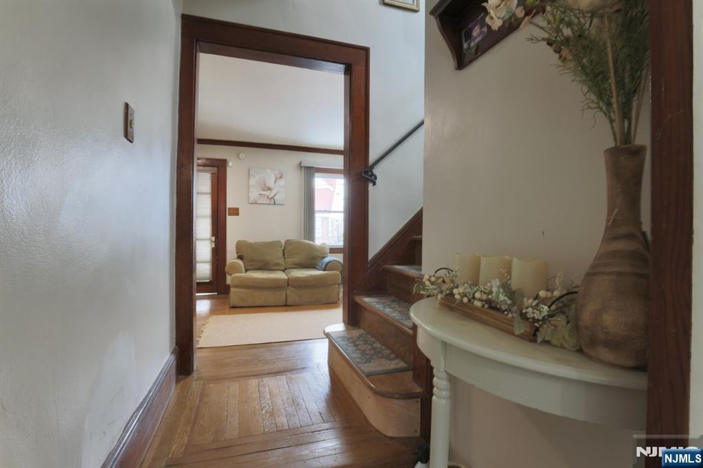 24 Hewitt Avenue - Photo 3