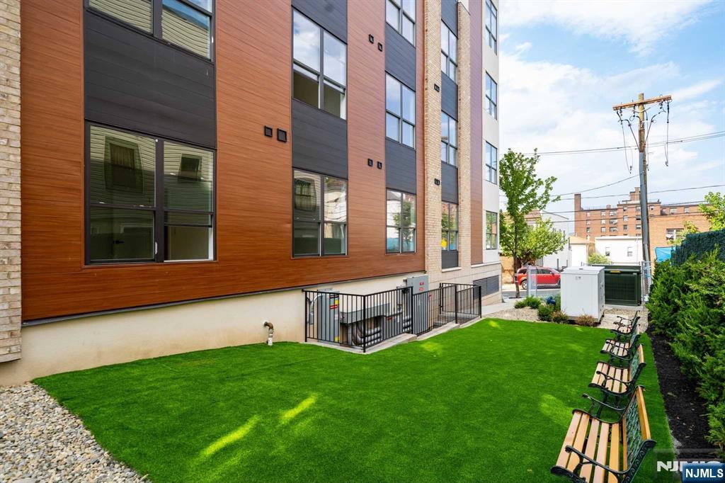 649 38th Street #PH505