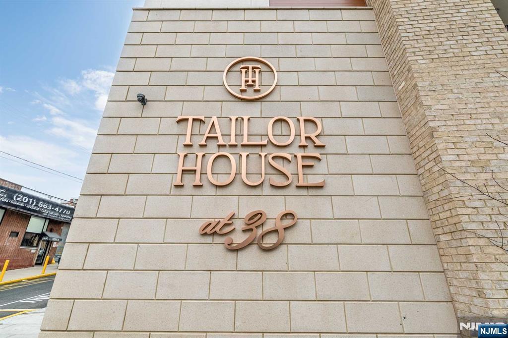 649 38th Street #PH505