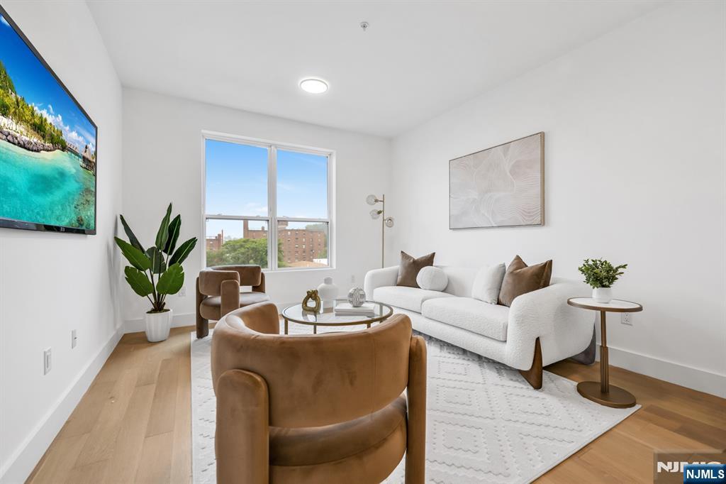 649 38th Street #PH505