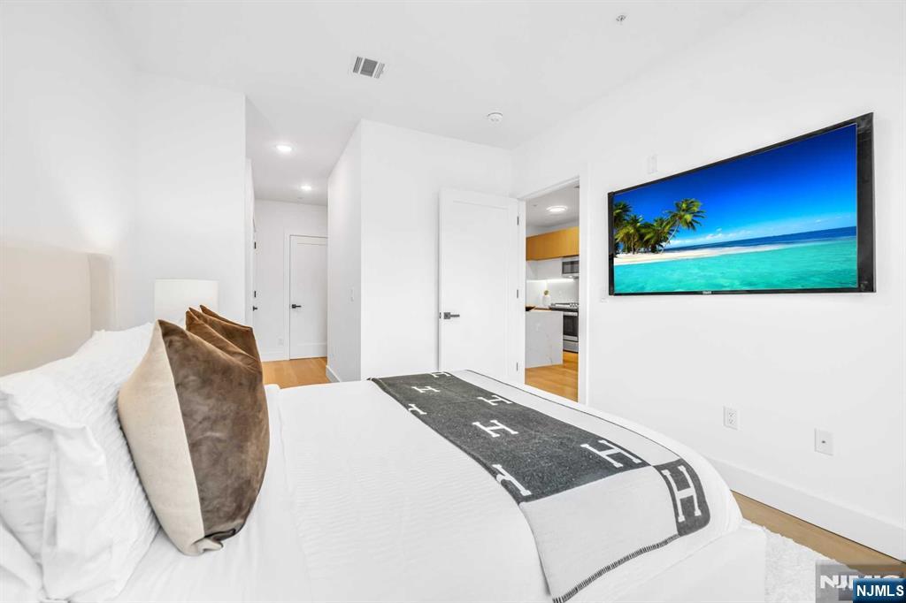 649 38th Street #PH505