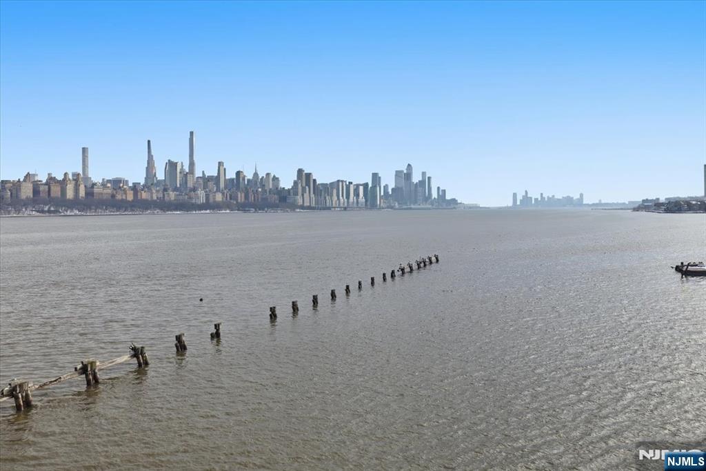 214 The Promenade #214, Edgewater, NJ 07020