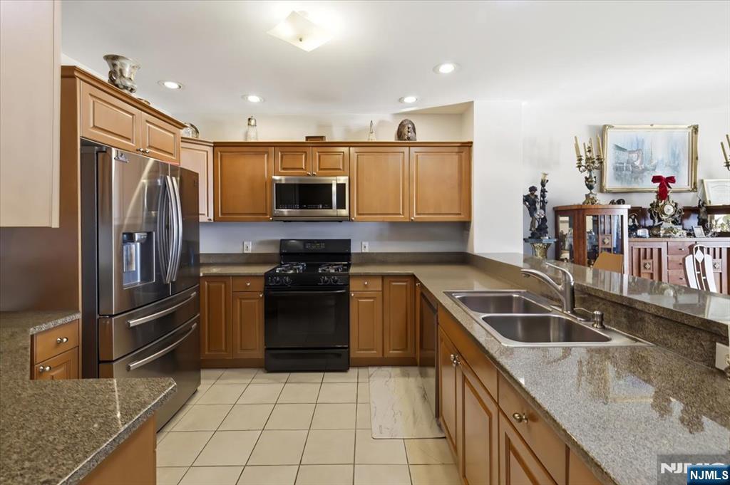 214 The Promenade #214, Edgewater, NJ 07020