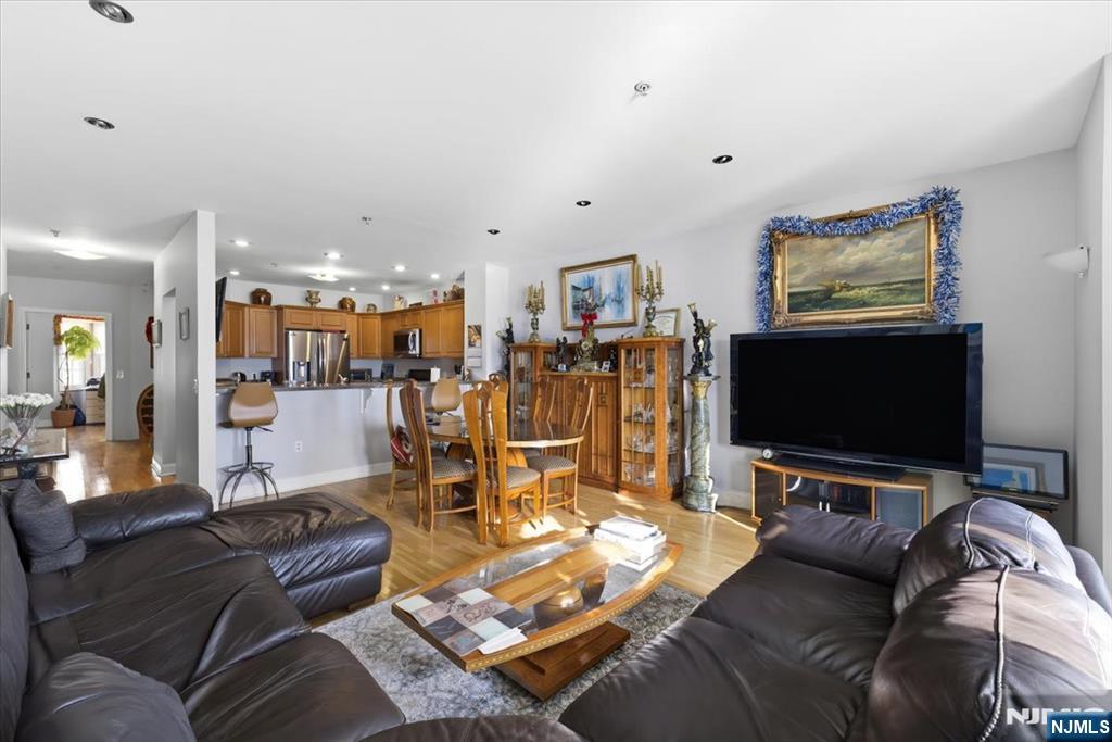 214 The Promenade #214, Edgewater, NJ 07020