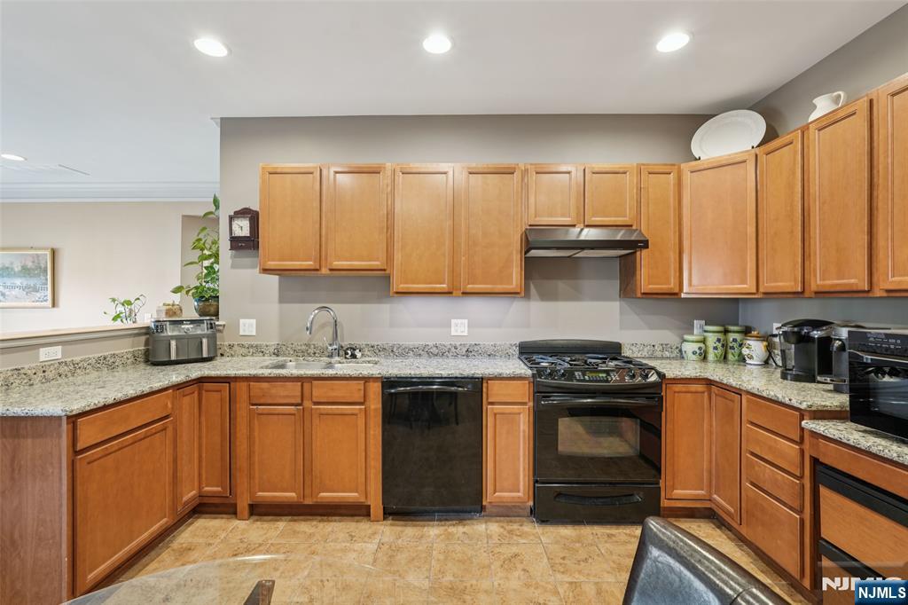 Large eat in kitchen