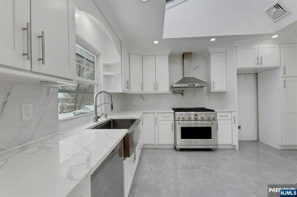 108 Packanack Lake Road