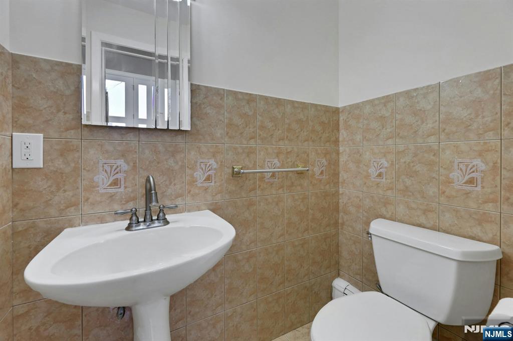 108 Packanack Lake Road