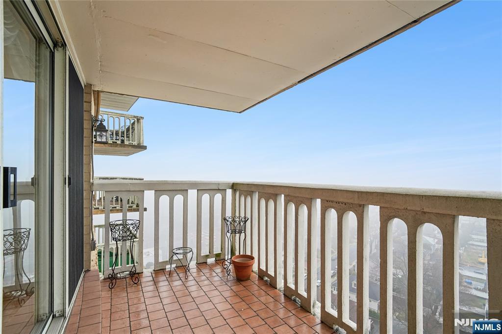 555 North Ave #17-U, Fort Lee, NJ 07024
