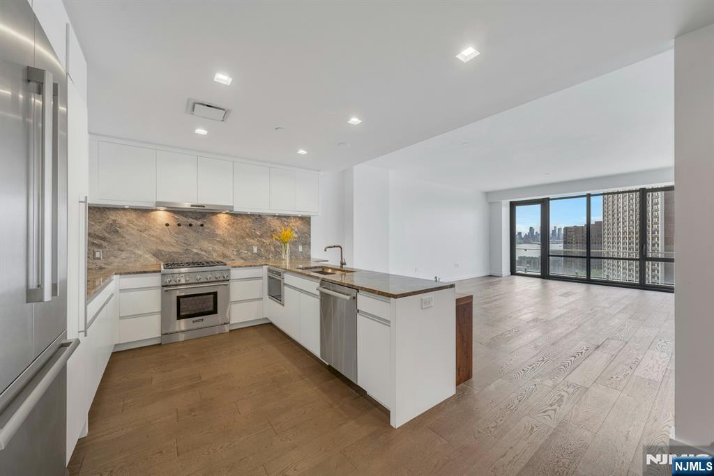 320 Adolphus Avenue #1009