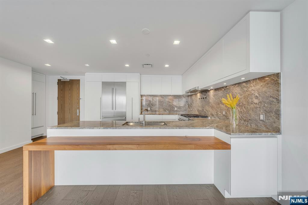 320 Adolphus Avenue #1009