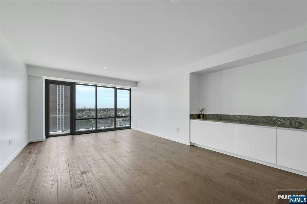 320 Adolphus Avenue #1009