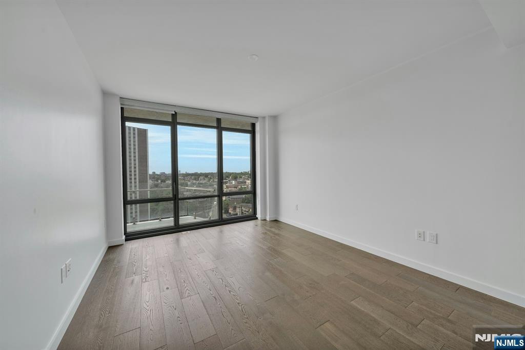 320 Adolphus Avenue #1009