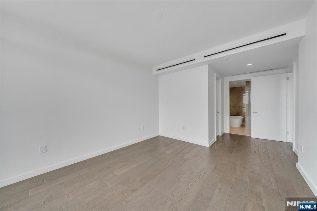 320 Adolphus Avenue #1009