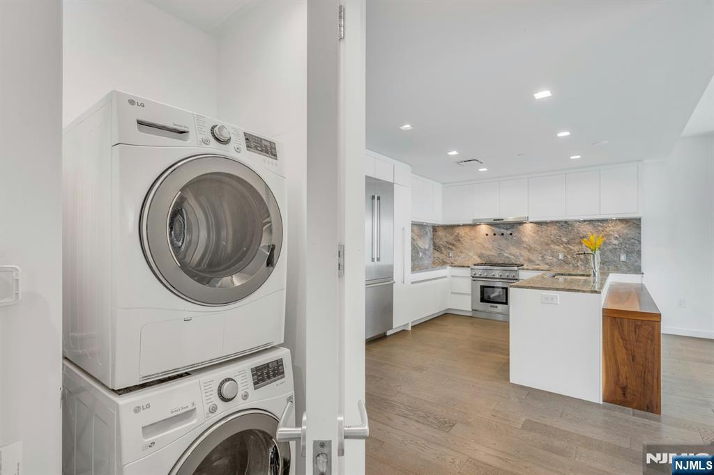 320 Adolphus Avenue #1009