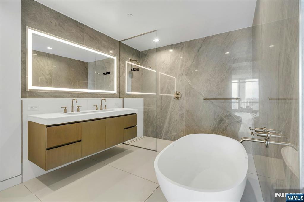 320 Adolphus Avenue #1009