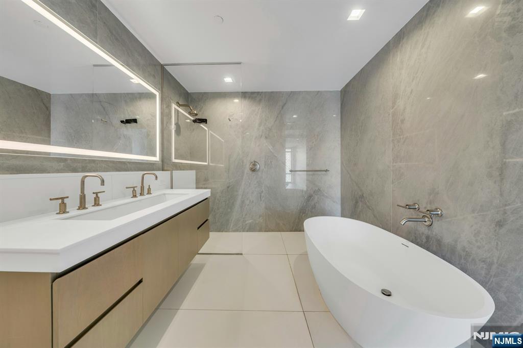 320 Adolphus Avenue #1009