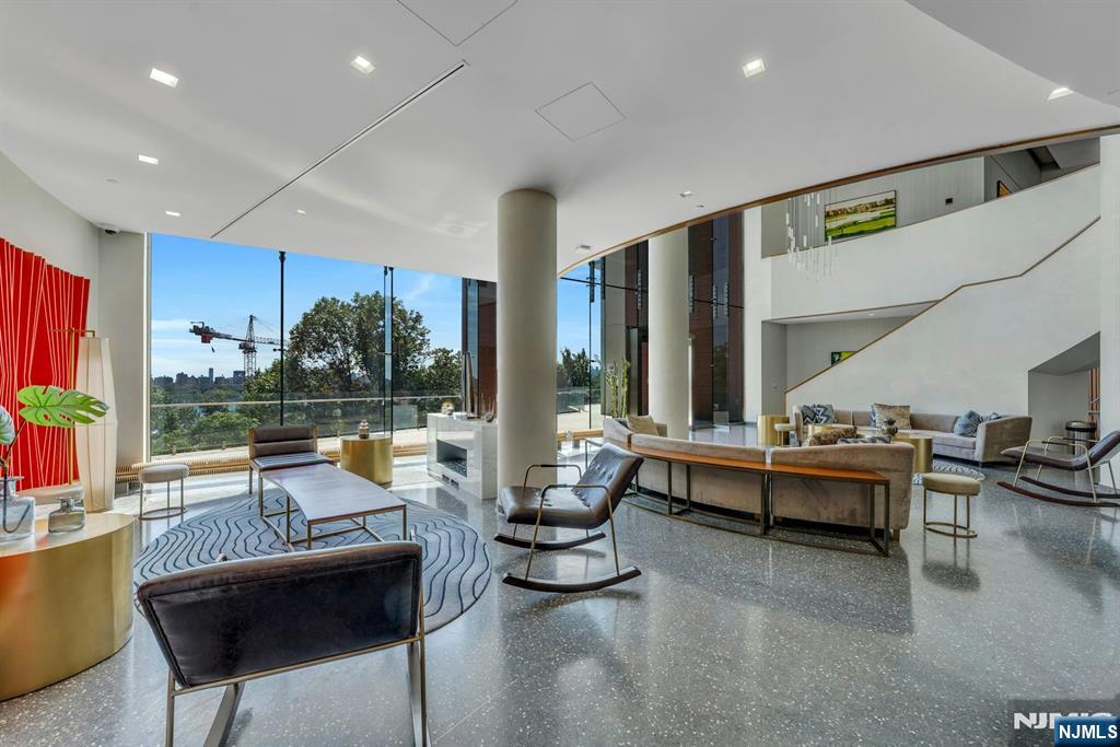 320 Adolphus Avenue #1009