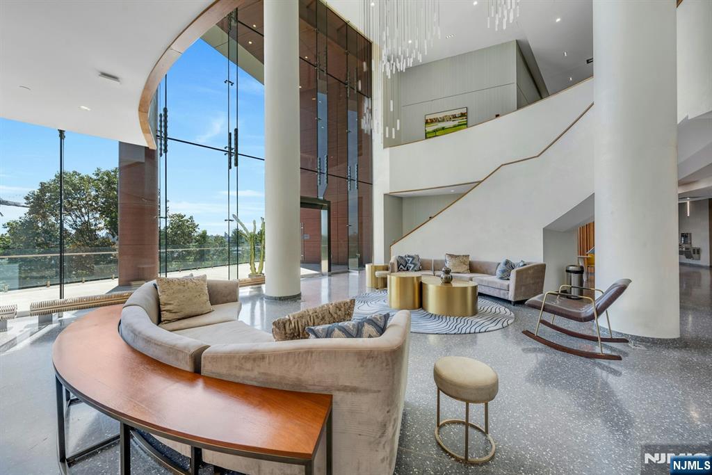 320 Adolphus Avenue #1009