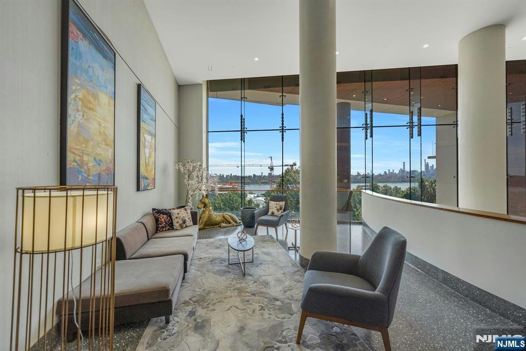 320 Adolphus Avenue #1009