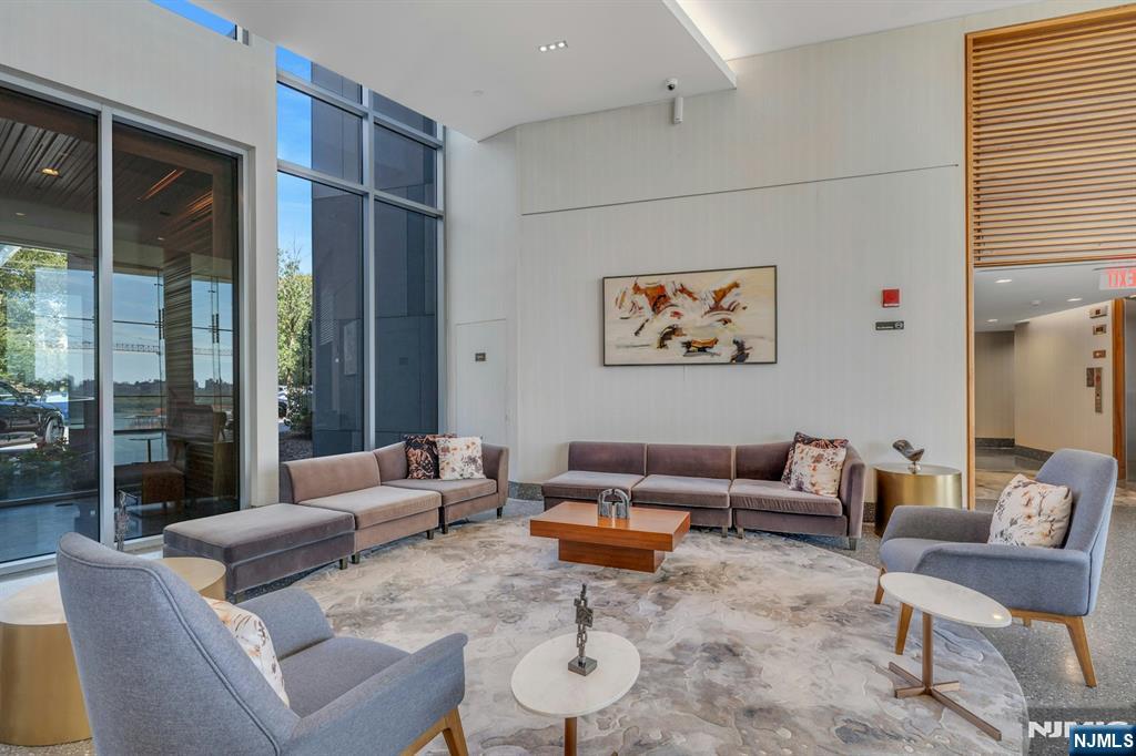 320 Adolphus Avenue #1009