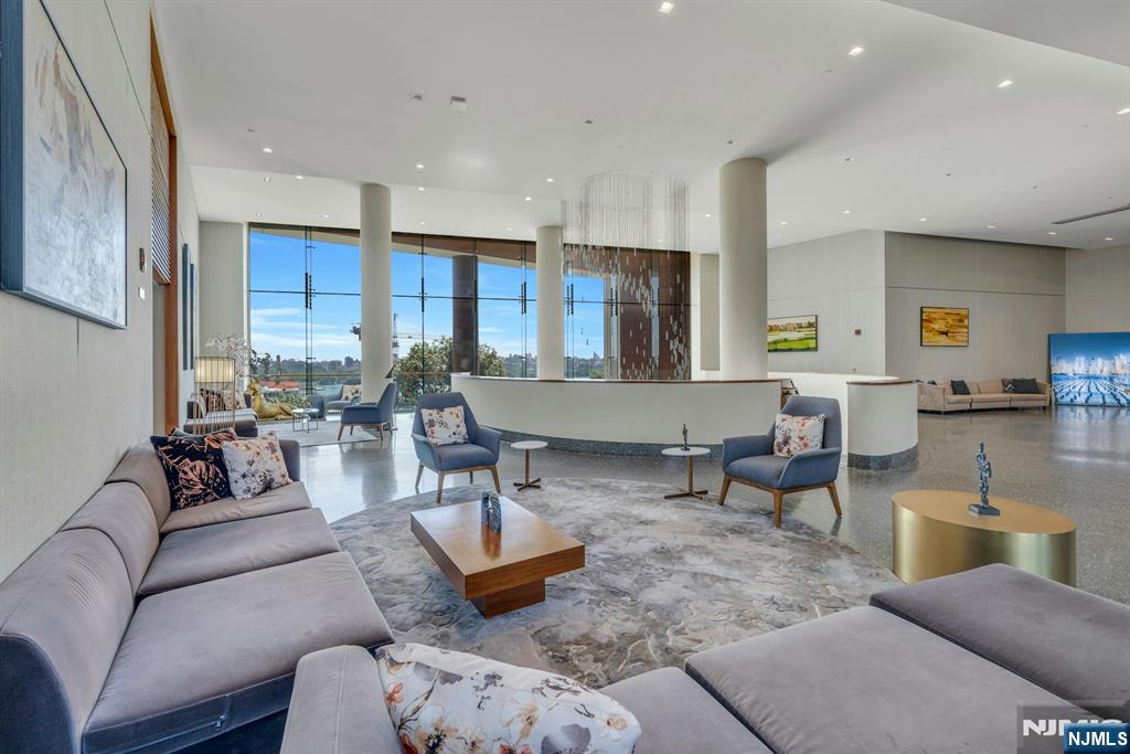 320 Adolphus Avenue #1009