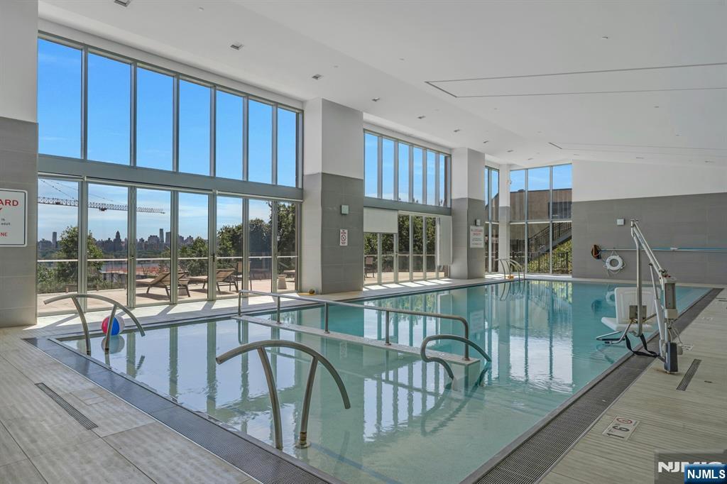 320 Adolphus Avenue #1009