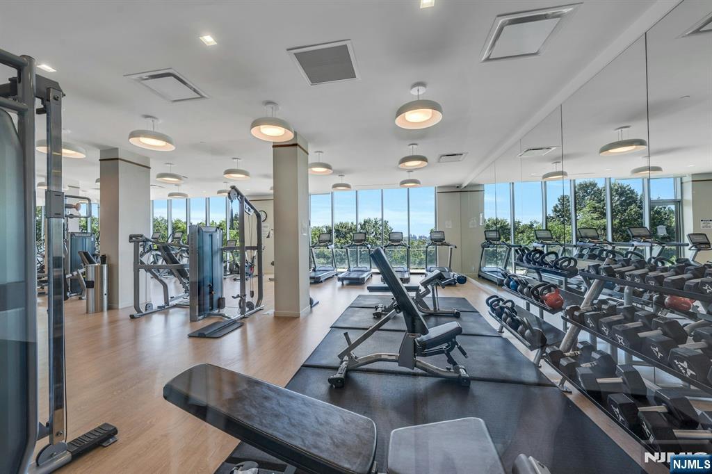 320 Adolphus Avenue #1009