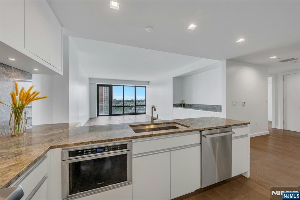 320 Adolphus Avenue #1009