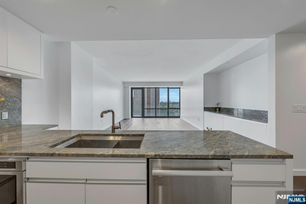 320 Adolphus Avenue #1009