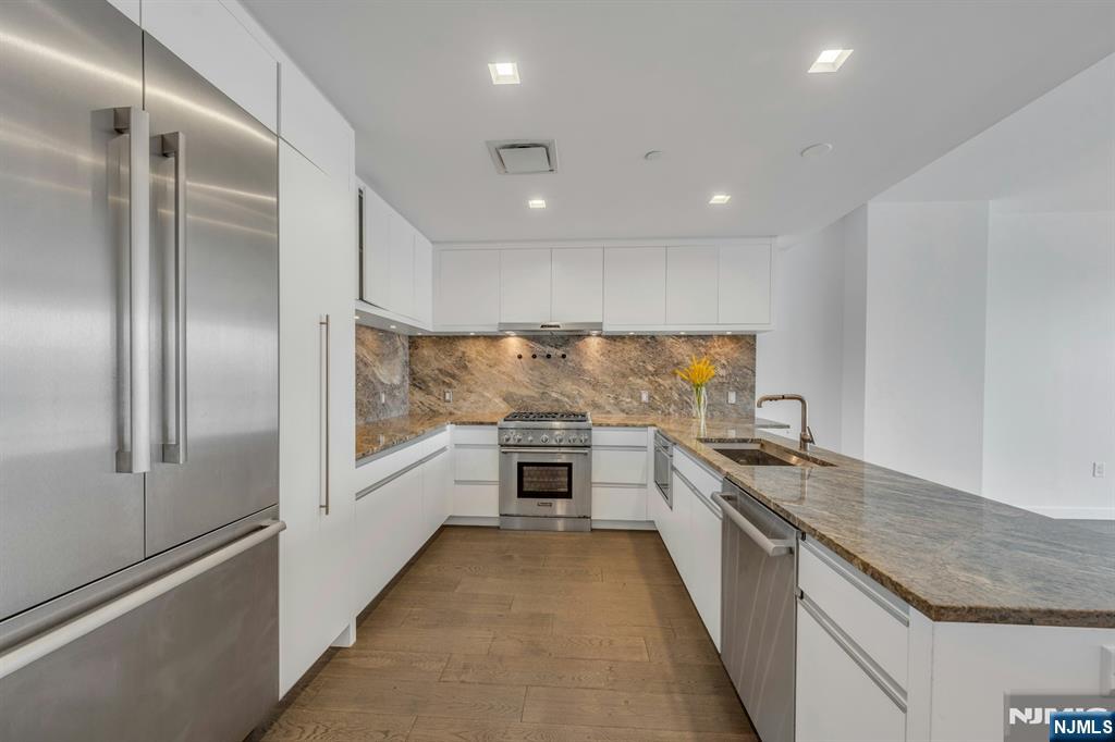 320 Adolphus Avenue #1009