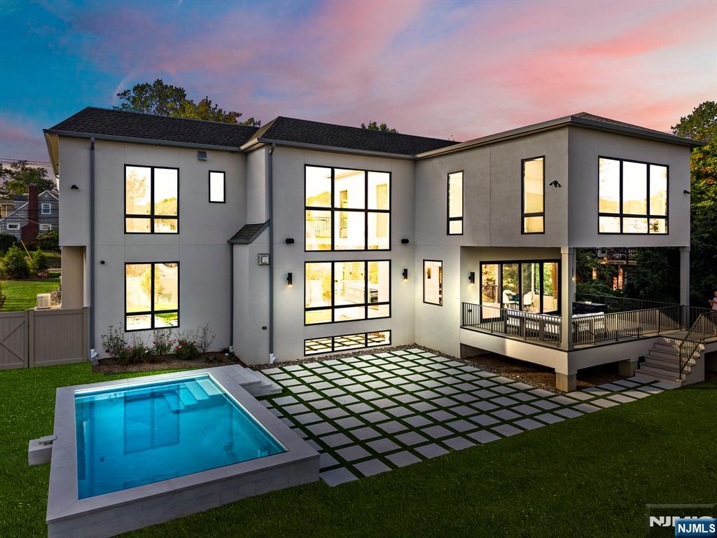 577 Floyd Street - Photo 2