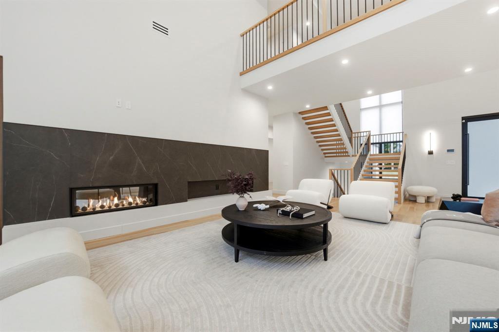 577 Floyd Street - Photo 3