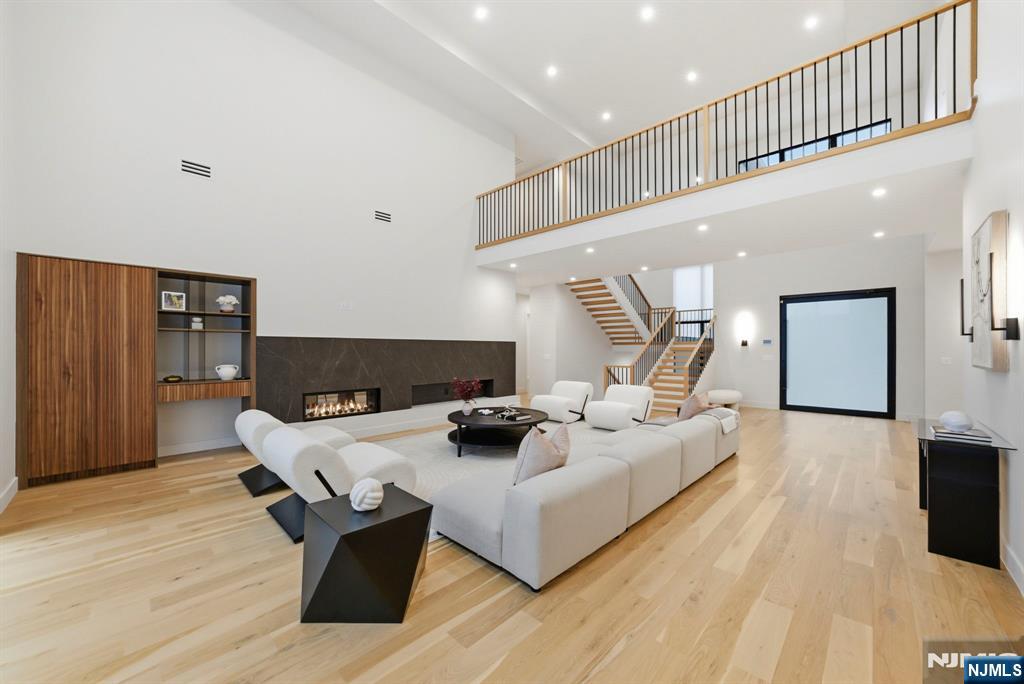577 Floyd Street - Photo 4