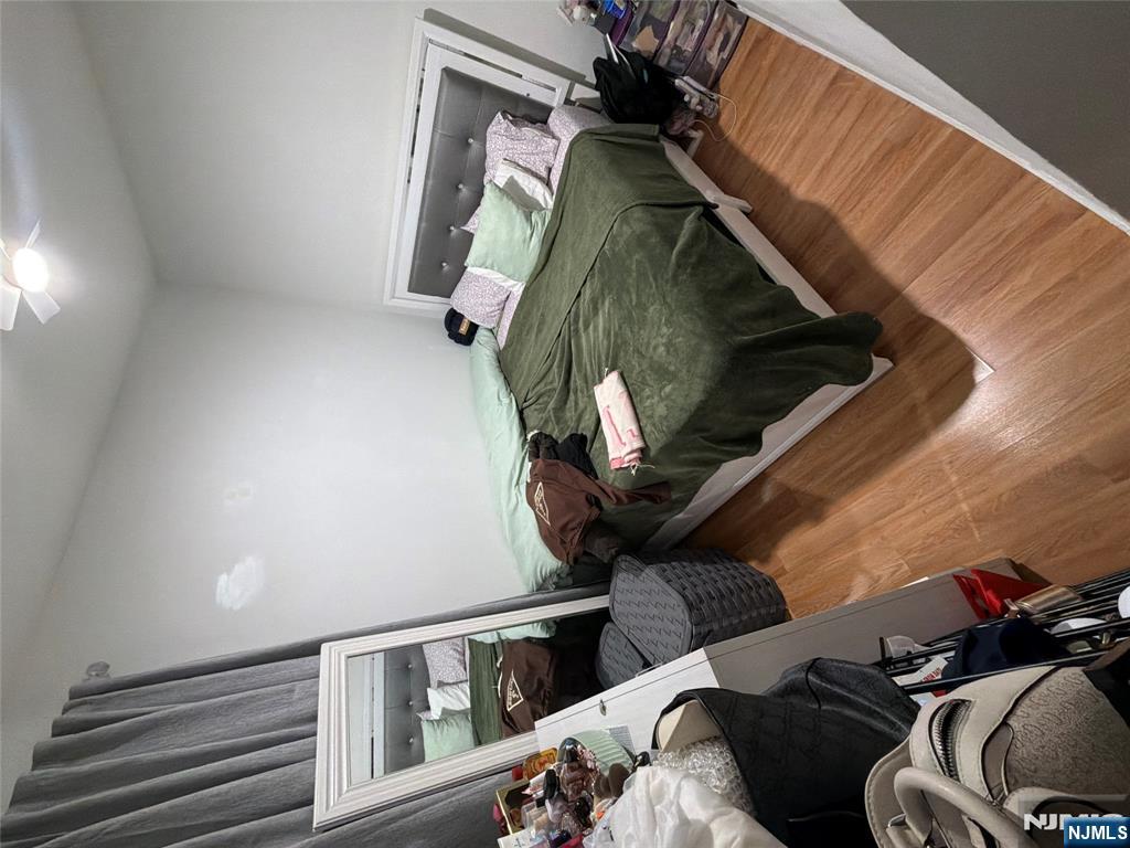 33 7th Street