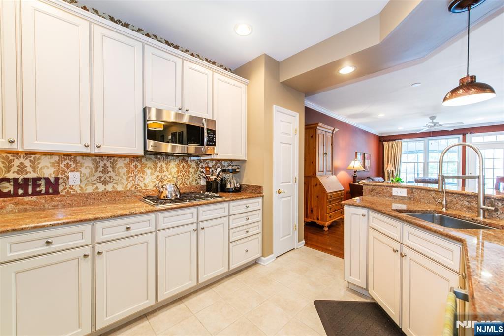 7 Graphite Drive, Little Falls, NJ 07424 Listing Photo  17