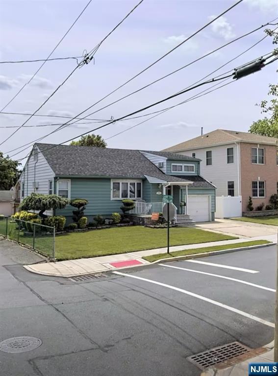 $799,999 Contemporary